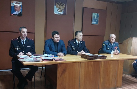 Глава Бессоновского района поздравил полицейских с Днем сотрудника органов внутренних дел Российской Федерации