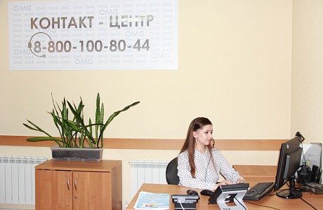 Страховые представители оказали практическую помощь жительнице региона при получении медицинских услуг