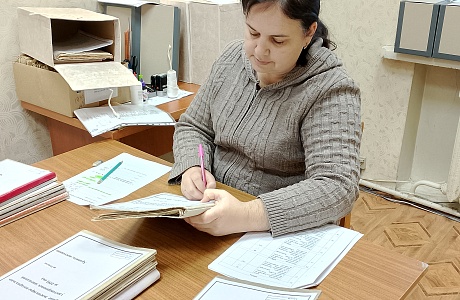      Рабочие будни архивного отдела администрации Бессоновского района