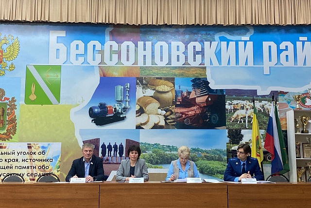 В администрации Бессоновского района состоялась 60 сессия депутатов Собрания представителей Бессоновского района пятого созыва