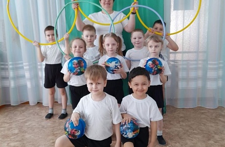 Спортивно-развлекательный досуг «С физкультурой мы дружны, нам болезни не страшны» прошел в детском саду села Вазерки.
