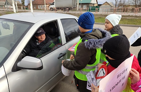 В Бессоновском районе прошла профилактическая акция "Нет наушникам и телефонам в пути – за дорогою следи!"