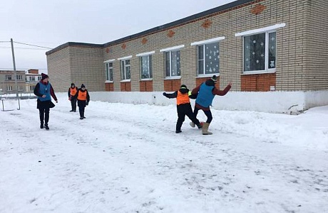 Футбол в валенках "Вместе против зимней стужи"