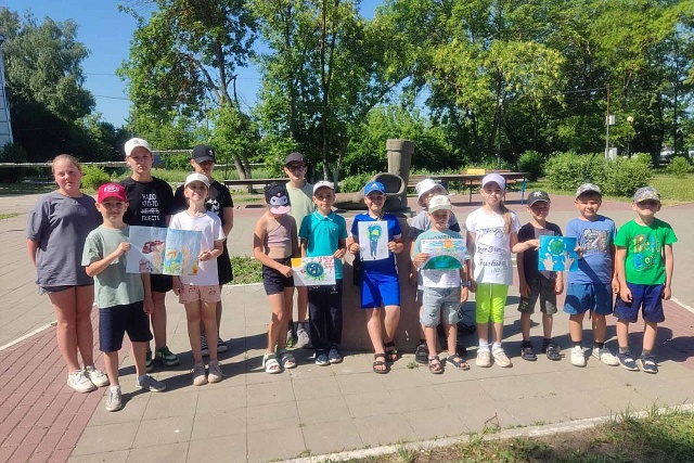 В пришкольных оздоровительных  лагерях района прошли мероприятия, посвященных Дню России.