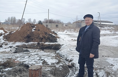 Работы по капитальному ремонту водозаборного узла с.Чертково находятся на контроле главы администрации Грабовского сельсовета  Александра Барашенкова.