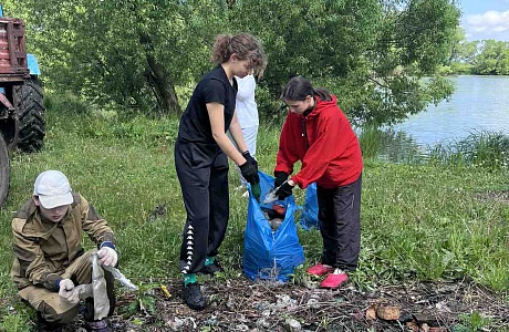 Проведена акция по очистке берегов малых рек и водоемов от мусора