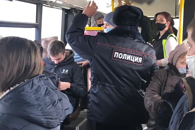 24 марта 2021 года   на территории Бессоновского района в населенном пункте с. Бессоновка проведен очередной рейд в пассажирском транспорте   по соблюдению «масочного режима»