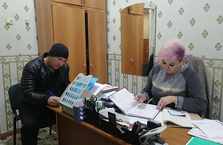 Проводился ежедневный личный прием юридических и физических лиц. 
