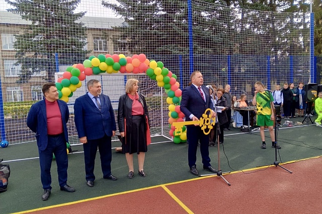 Открытие новой многофункциональной спортивной площадки на территории МБОУ  СОШ №2 с. Грабово им. Героя России С.В. Кустова