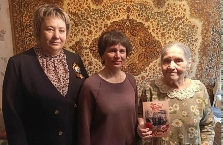 В преддверии Дня Победы глава Бессоновского района Наталья Шалдаева навестила тех, чьё детство опалено огнём фашистских концлагерей