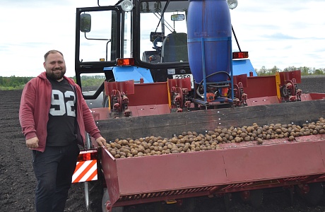 Посадка картофеля в хозяйстве Михаила Земцова