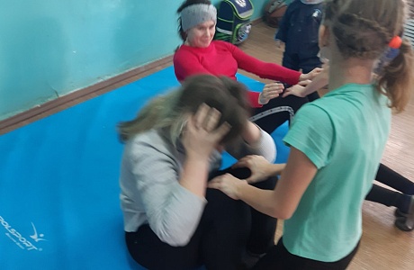 Сотрудники филиала МБОУ СОШ №2 с.Грабово в с.Чертково  совместно с родителями обучающихся сдали нормативы ВФСК ГТО