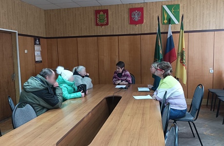Обсудили вопросы, касающиеся противоправных деяний со стороны  несовершеннолетних и законных представителей,  ответственности за противоправные деяния