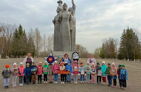 Посетили с экскурсией Мемориальный комплекс села  Грабово  и почтили память войнов,  уходивших на фронт из нашего села.