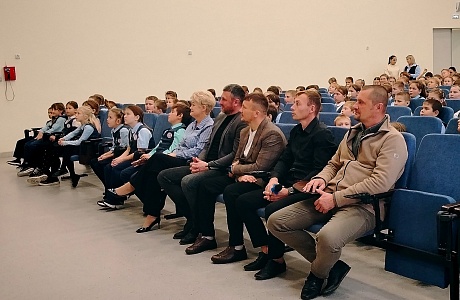 В Бессоновском районе продолжается Автограф-сессия с Чемпионками Мира по самбо