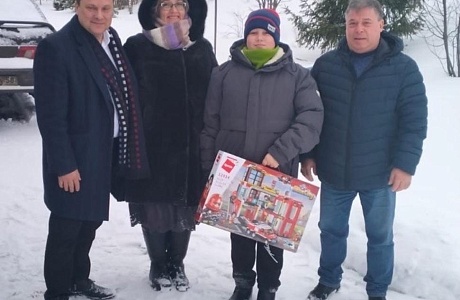 Глава Бессоновского района Александр Воронков и депутат Собрания представителей Бессоновского района Сергей Цырин посетили семьи погибших участников СВО