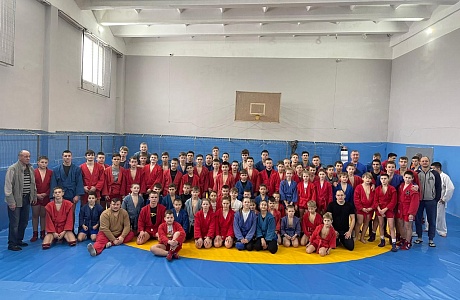 Спортсмены из Бессоновского района приняли участие в соревнованиях по борьбе 