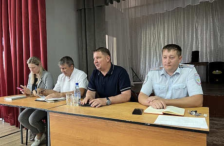 20 июля 2023 года в с. Сосновка состоялась рабочая встреча с населением первого заместителя Александром Карагодиным.