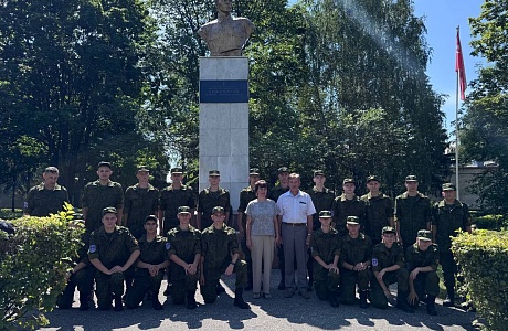 Участники Юнармейских военно-патриотических сборов Приволжского федерального округа «Гвардеец» посетили среднюю школу села Кижеватово Участники Юнармейских военно-патриотических сборов Приволжского федерального округа «Гвардеец» посетили среднюю школу села Кижеватово
