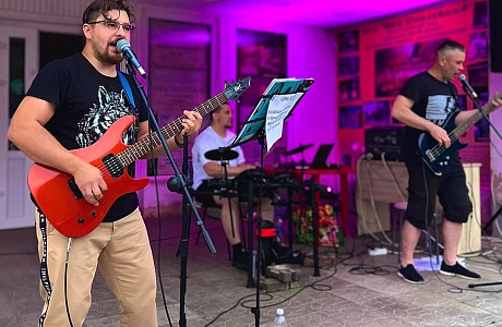 23 июля на площади МАУ "ЦКДС "Юбилейный" прошел концерт рок - группы "Один день" в рамках Дня памяти лидера российской рок - группы "Король и Шут" Михаила Горшенева! 