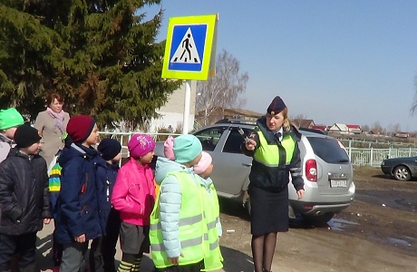 Закрепить на практике знания Правил дорожного движения, отработать практические навыки безопасного поведения на дороге – таковы были цели профилактической акции «Шагающий автобус»