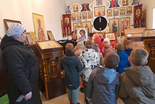 Воспитанники детского сада села Вазерки посетили молебный дом Святого Василия Великого села Вазерки.