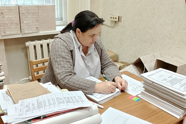 Рабочие будни архивного отдела администрации Бессоновского района