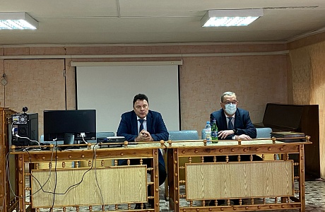 Глава Бессоновского района Александр Воронков встретился с трудовым коллективом ГБУЗ «Бессоновская РБ». 