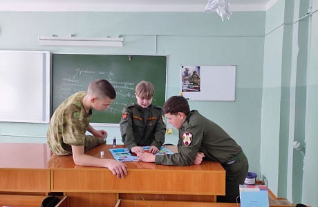 Юнармейцы Степановской средней школы подготовила газету, посвященную Году защитника Отечества 2025
